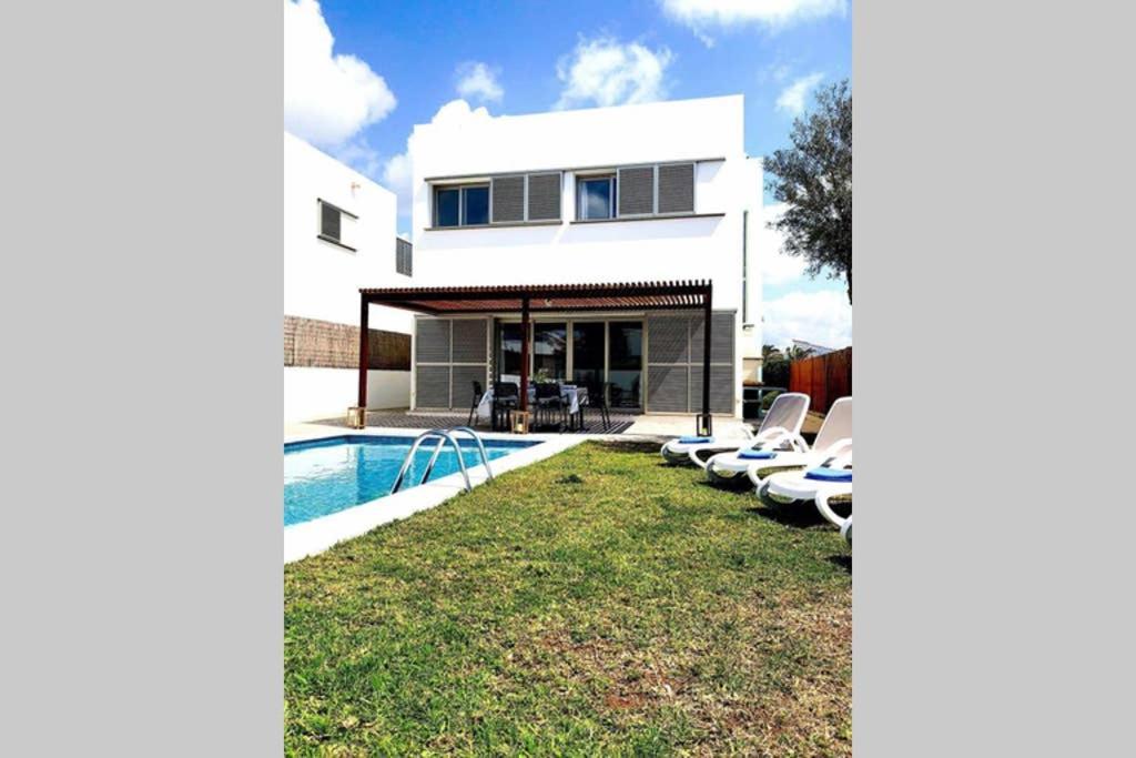 Villa d’Aina * Propiedad privada con piscina Cala en Bosch Esterno foto