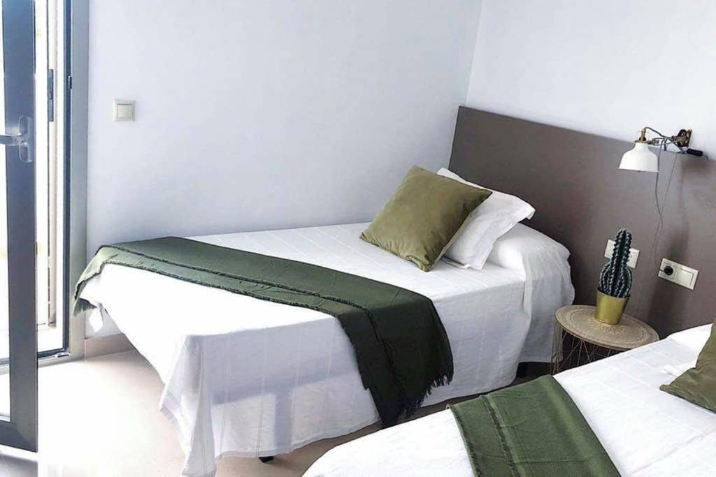 Villa d’Aina * Propiedad privada con piscina Cala en Bosch Esterno foto
